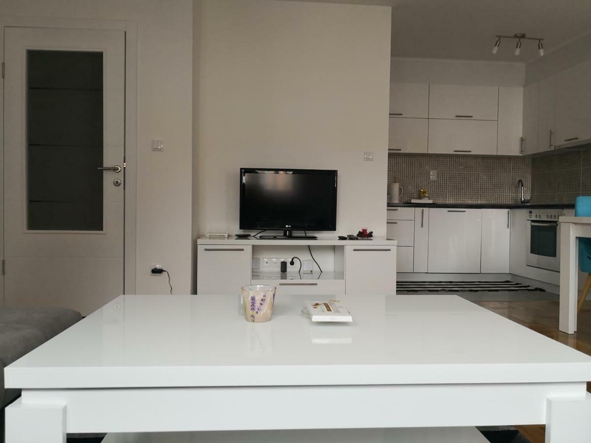 Apartman Gaga Lukavica Exterior foto